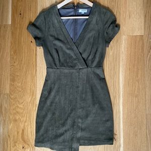 Short sleeve green dress